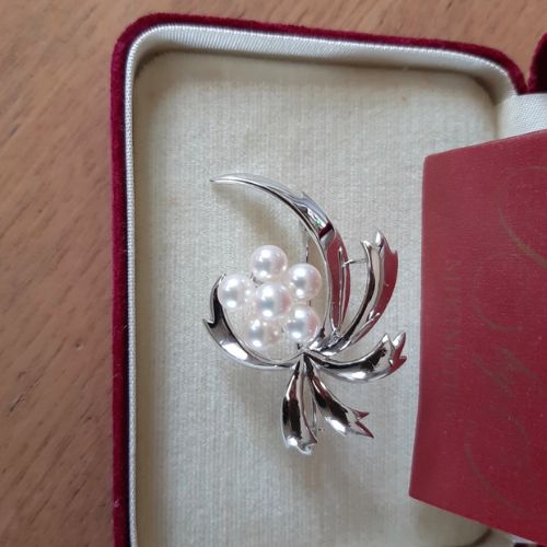 ミキモトブローチ