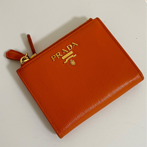 サフィアーノレザー　折りたたみ財布