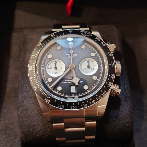 チューダーブラックベイクロノ