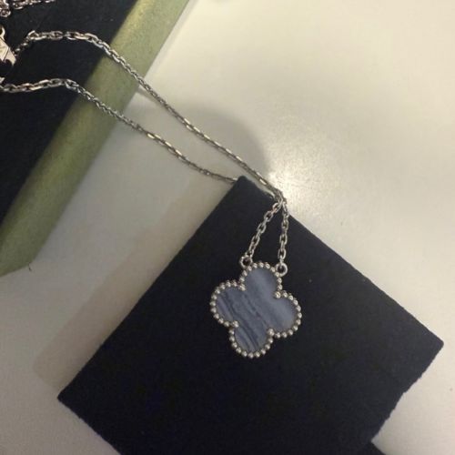 ヴァンクリーフアーペル ヴィンテージアルハンブラ ホワイトゴールド カルセドニー