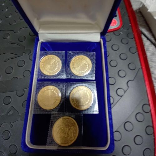 天皇陛下在位60年記念10万円金貨