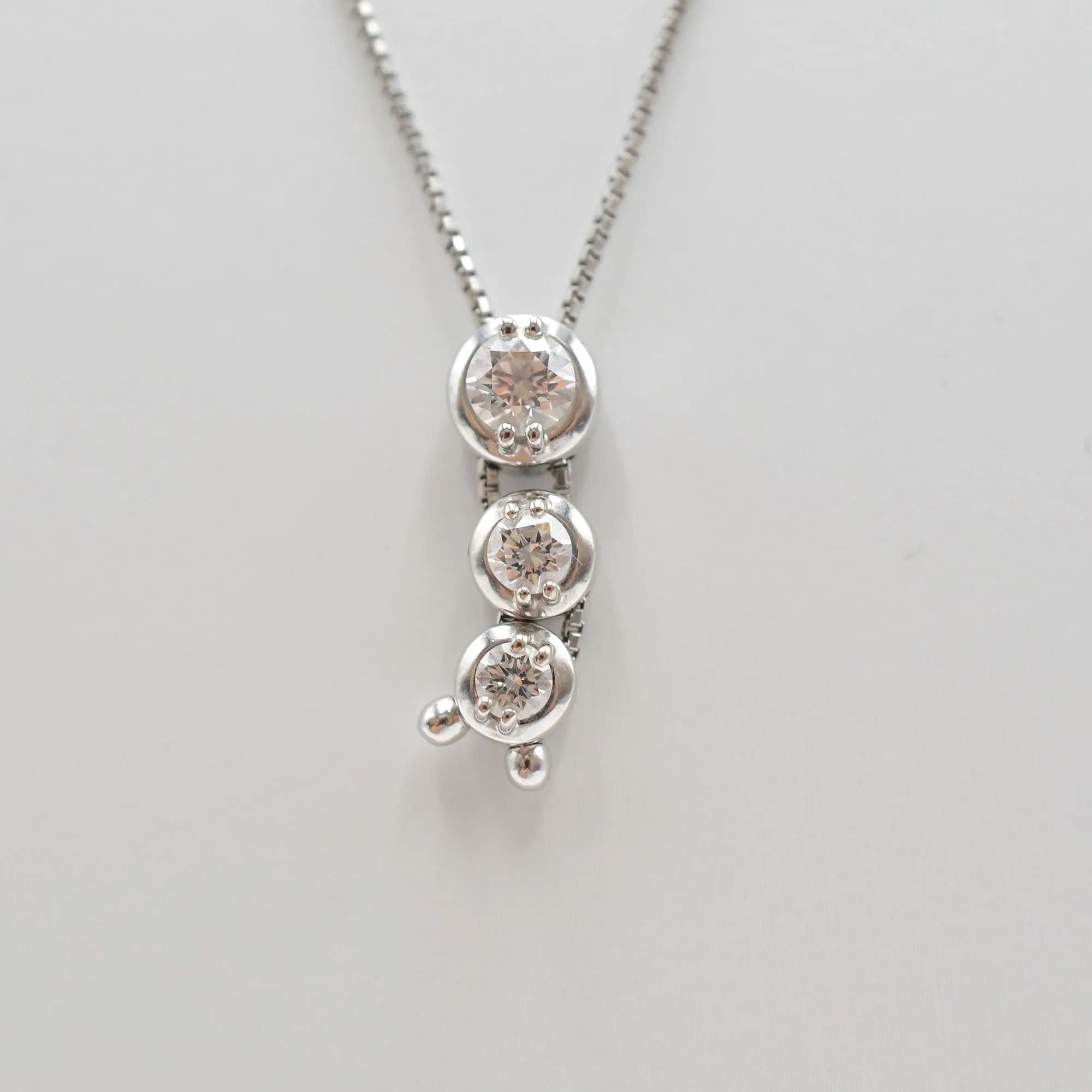 タサキ トリロジー ダイヤネックレス K18WG 0.55ct