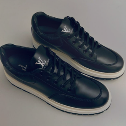LOUIS VUITTON レザースニーカー