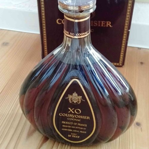 クルボアジェ XO 700ml、カミュ ナポレオン ブック 700ml