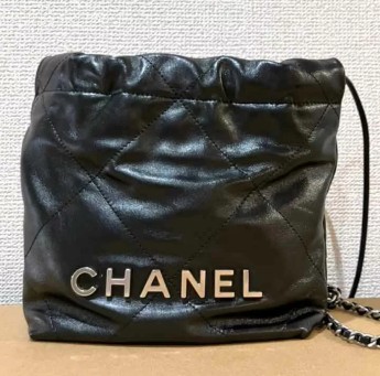 シャネル シャネル22 ミニ ハンドバッグ ブラック シャイニーカーフスキン シルバー金具 AS3980