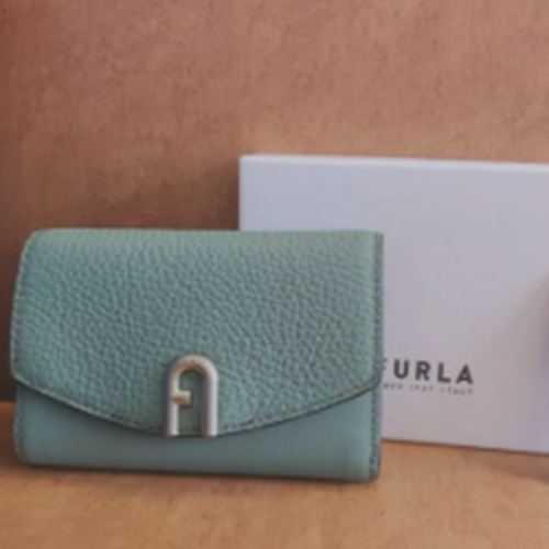 フルラ3つ折財布