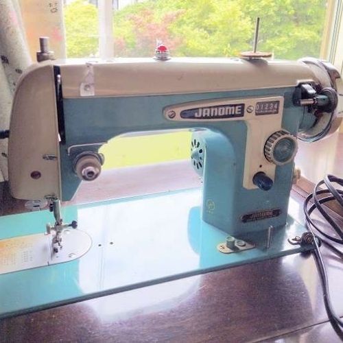 ジャノメ 台付きミシン