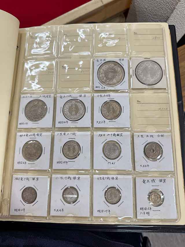 竜五十銭銀貨などの古銭