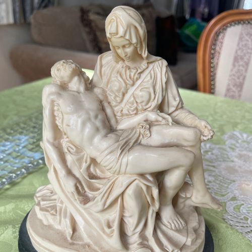 ピエタ　大理石彫刻