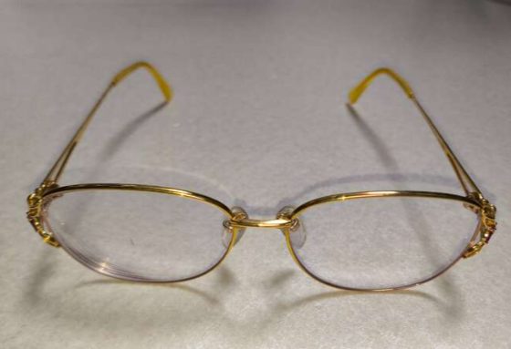金縁メガネ