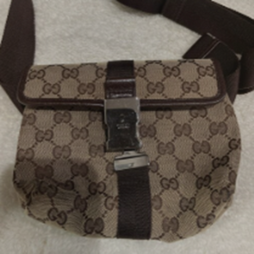 ウエストポーチ