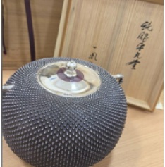 純銀釜</a><br />
” width=”500″ height=”500″ class=”alignnone size-full wp-image-” />
</td>
<td>
カテゴリー：骨董品<br />
種類：茶道具買取<br />
商品名：<a href=