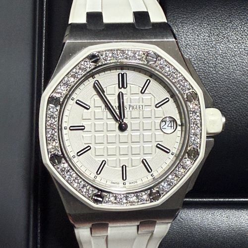 ロイヤルオークオフショア ベゼルダイヤ 37mm