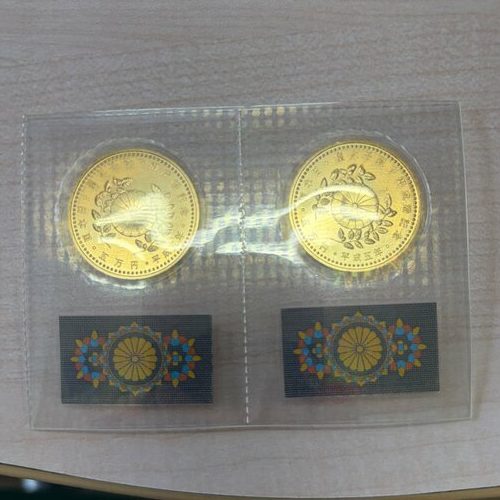  天皇陛下御在位、天皇陛下ご即位記念10万円金貨　ご成婚記念5万円金貨 