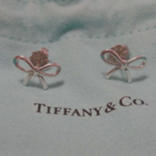 ティファニーリボンピアス