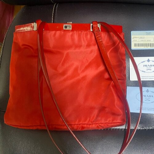 プラダナイロンバック