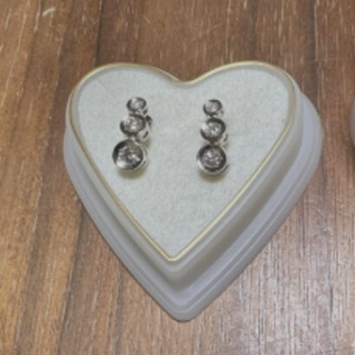 プラチナダイヤ入りイヤリング