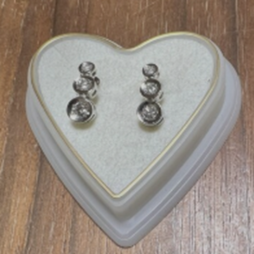 プラチナダイヤ入りイヤリング