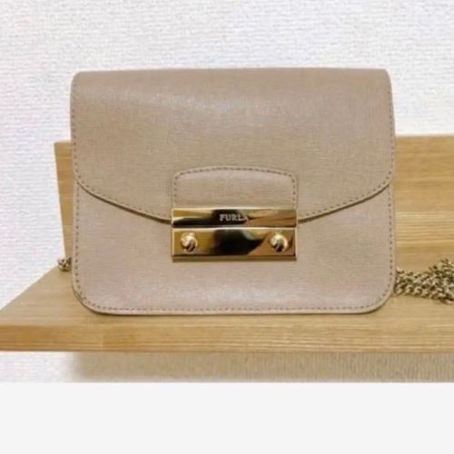 フルラ　メトロポリス