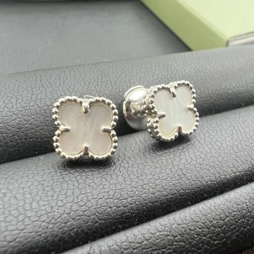 ヴァンクリーフ &アーペル　スウィートアルハンブラ　ピアス