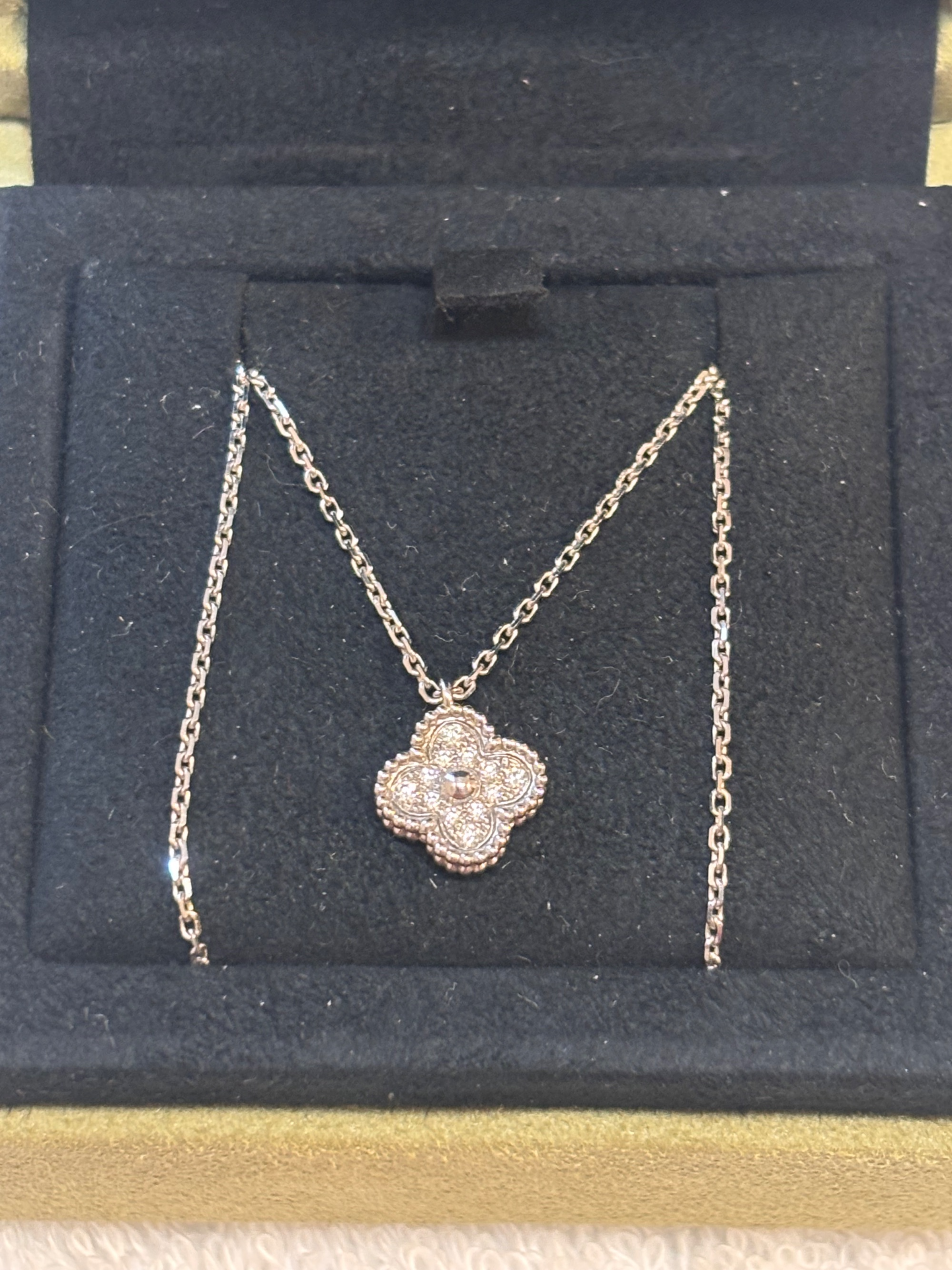 ヴァンクリーフ＆アーペル ネックレス スウィートアルハンブラペンダントダイヤWG