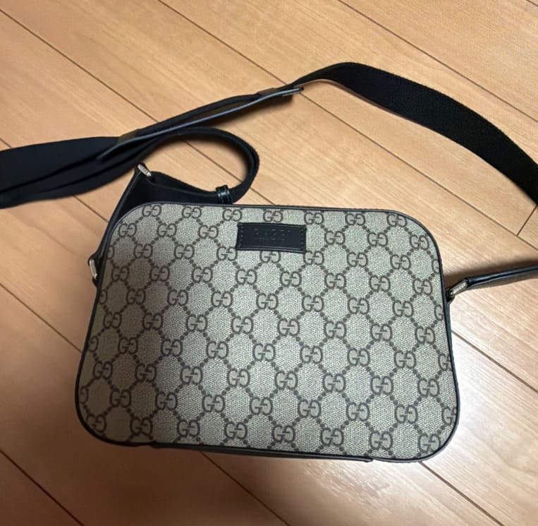 GUCCI GGスプリームキャンバスショルダーバッグ