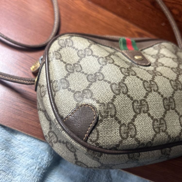 グッチオールドショルダーバックGGスプリームキャンバスブラウン