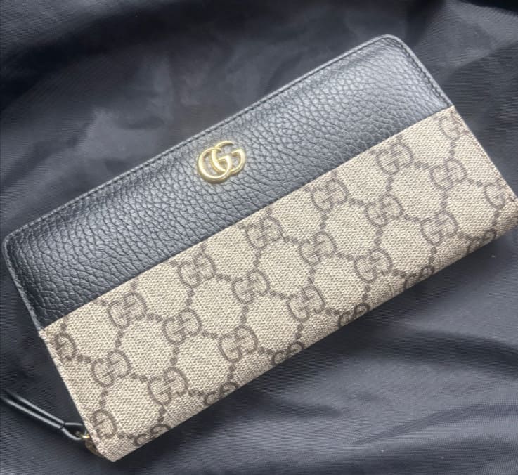 GUCCI GGマーモント ジップアラウンド ウォレット ブラック