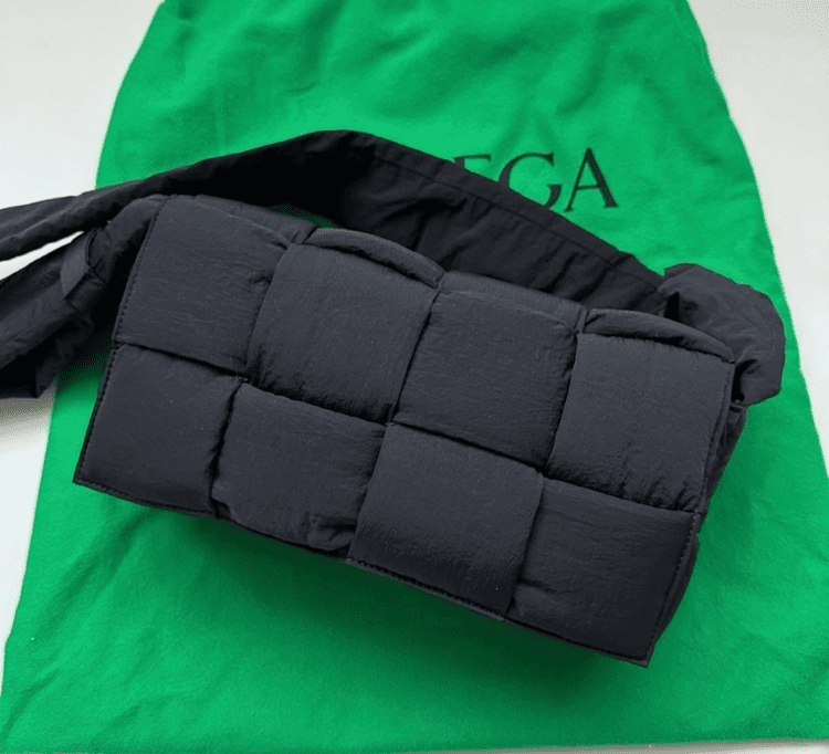 ボッテガヴェネタ パデッド テック カセット