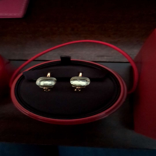 ポメラート ピアス