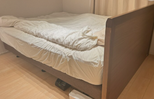 シモンズベッドフレームの画像