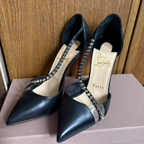 Christian Louboutin スタッズパンプス