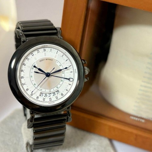 ISSEY MIYAKE INSETTO