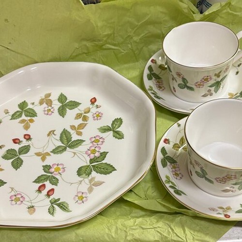 ウェッジウッド ワイルドローズ カップ2客とお皿のセット