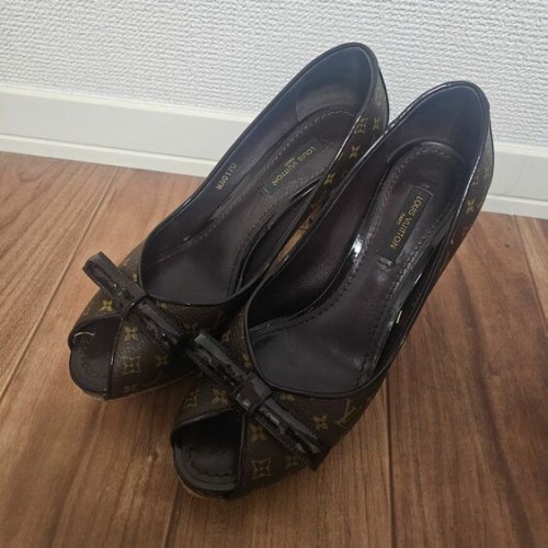 LOUIS VUITTON モノグラムパンプス