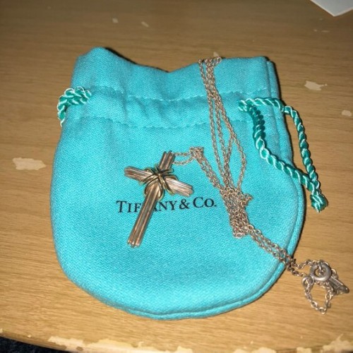 ティファニーシグネチャーシルバークロス Sv925
