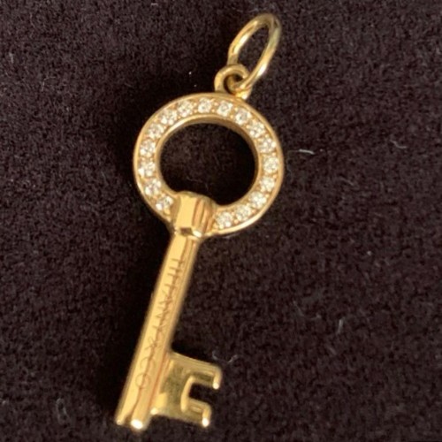 ティファニー.鍵型チャーム.モダン キー オープン ラウンド