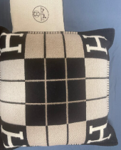 エルメスのクッションの画像