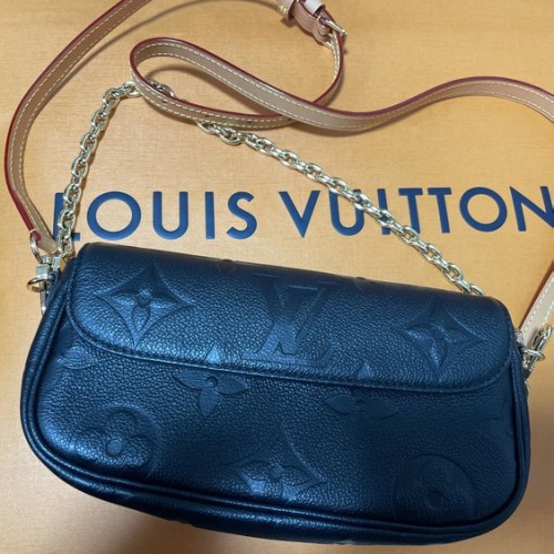 ウォレットオンチェーン アイビー モノグラムアンプラント