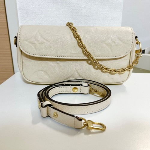 ウォレットオンチェーン アイビー モノグラムアンプラント