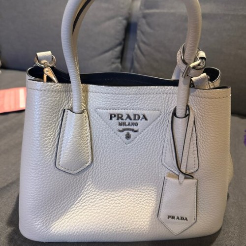 プラダ ミニバッグ