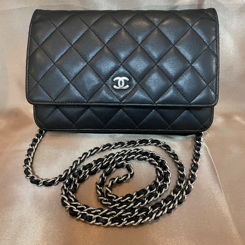 シャネル　ラムスキン チェーンウォレット