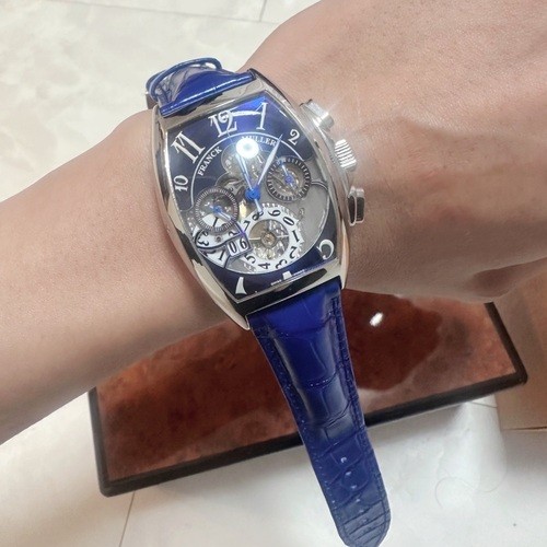 フランク ミュラー トノウ カーベックス クロノグラフ ビッグデイト