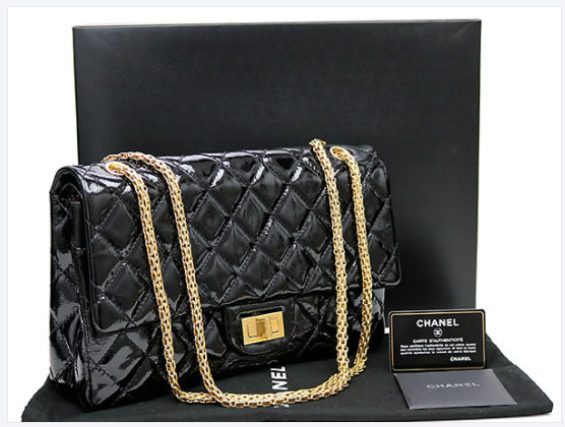 マキシ ハンドバッグ2.55 クラシック フラップバッグ A37590 ブラック、アンティーク調ゴールド金具 パテントレザーの画像