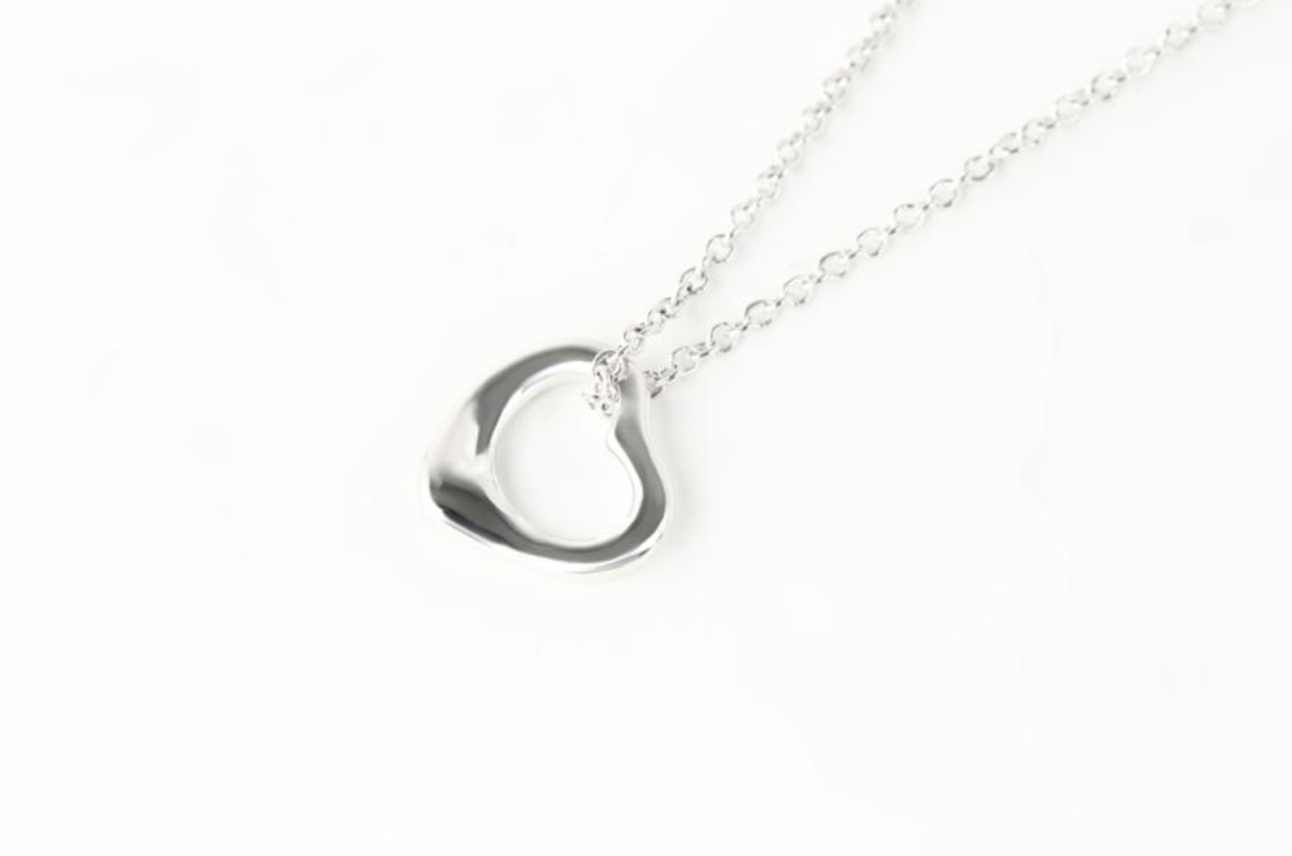 ティファニーのオープンハート・ペンダント・ネックレスの画像