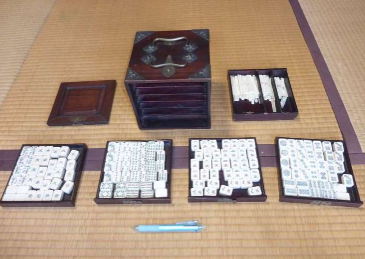 象牙の麻雀牌　木製箱入り