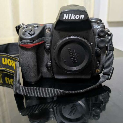 D700