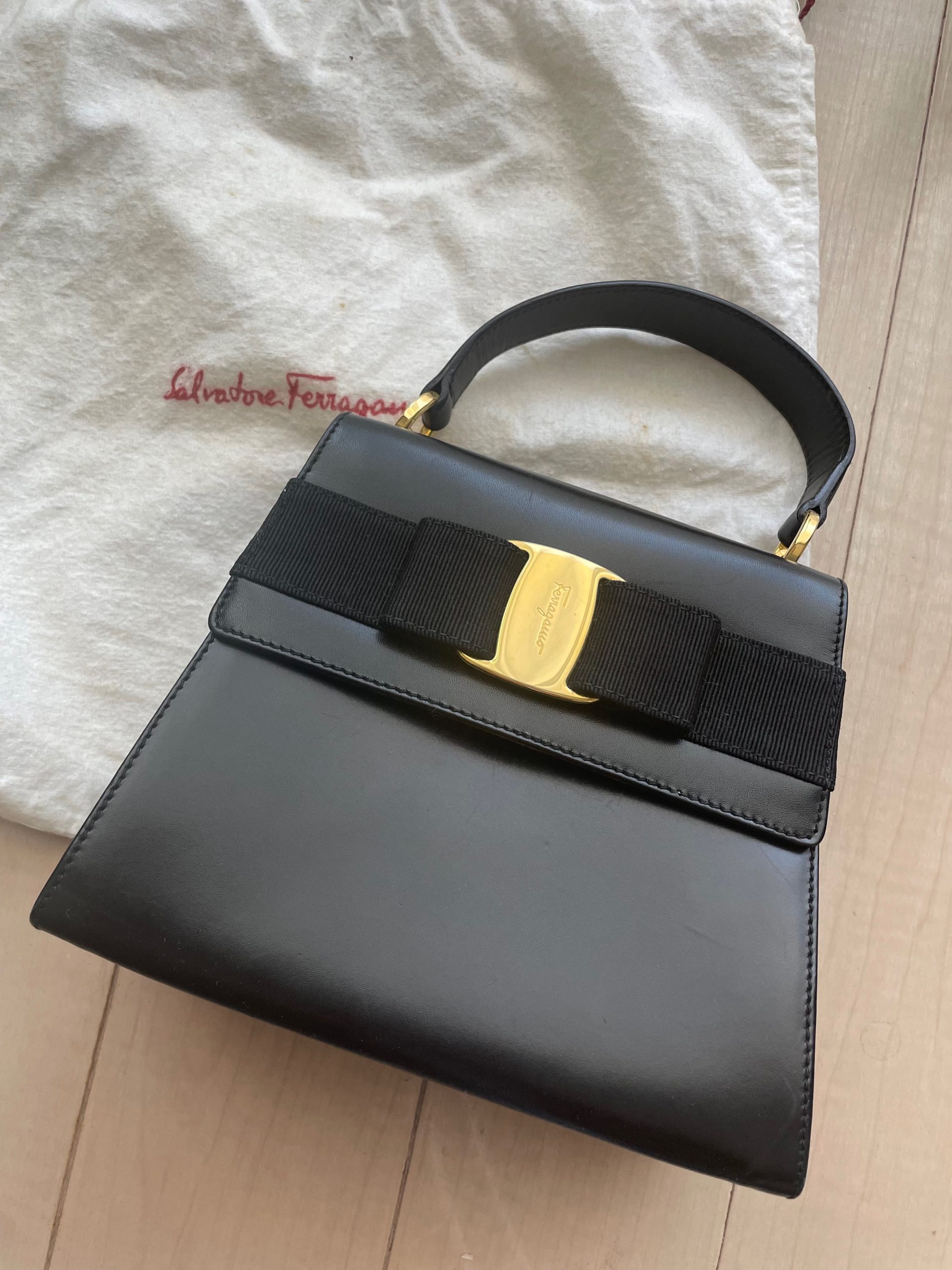 ハンドバッグ ヴァラ 215677 黒 レザー