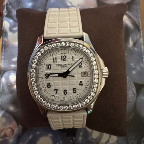 パテックフィリップ アクアノート ルーチェ