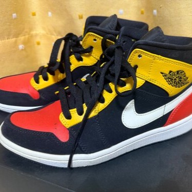 NIKE AIRJORDAN 1 MID SE
